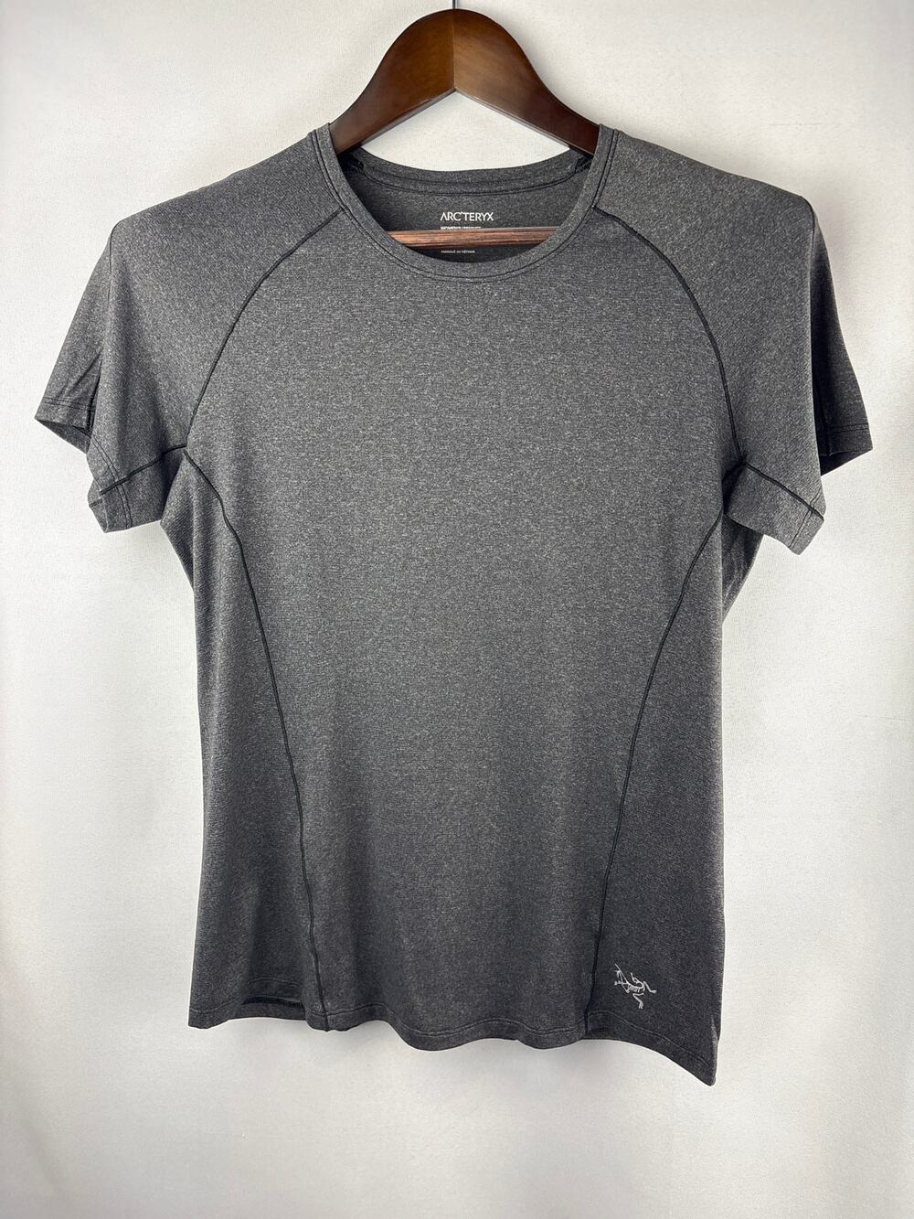 Women’s Arc’Teryx Small Dark Gray Sport T-Shirt
